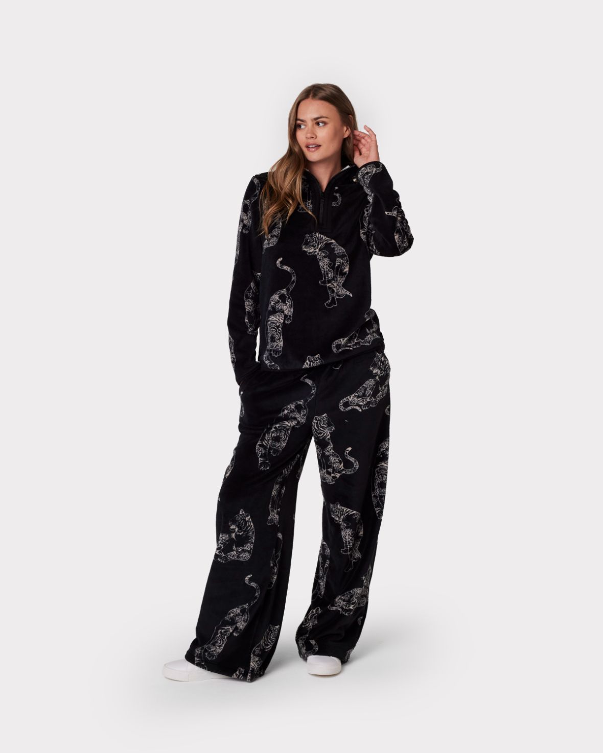 Fleece Linear Tiger Print Coord Set Chelsea Peers