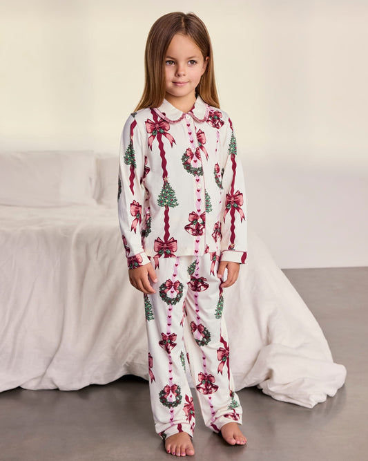 model note: Nellie is 3'7" and is wearing a UK 5-6