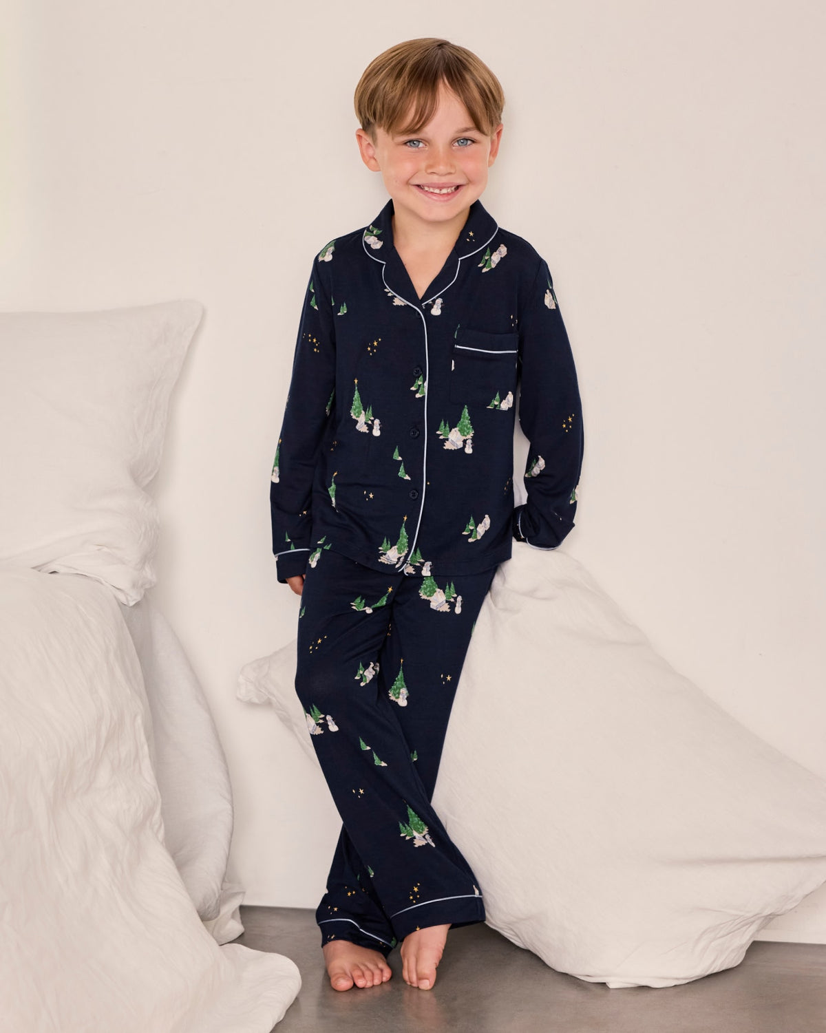 model note: Saint is 3'7.5" and is wearing a UK 5-6