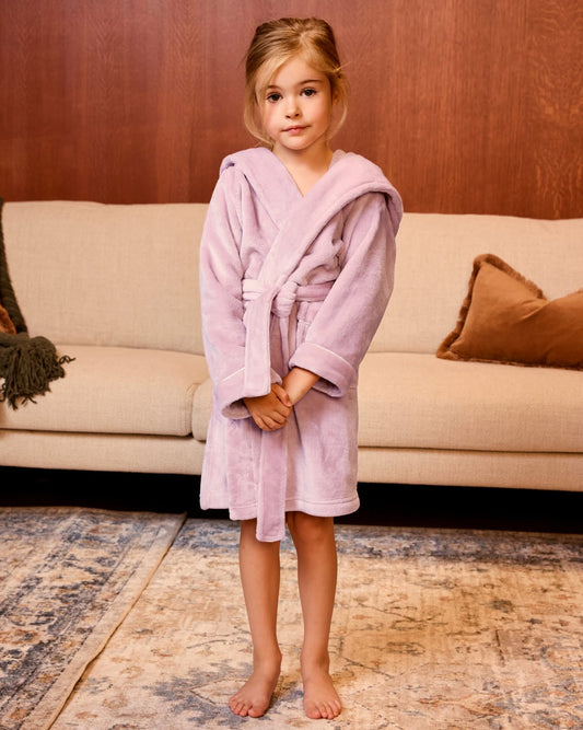 model note: Betsy is 3'7" and is wearing a UK 5-6
