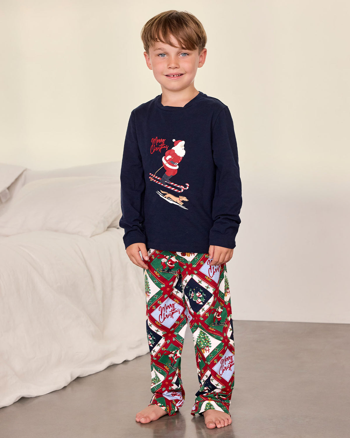 model note: Saint is 3'7.5" and is wearing a UK 5-6