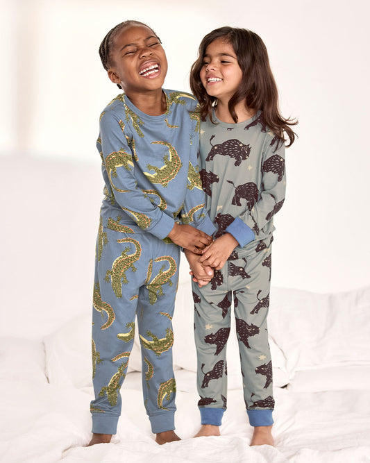 model note: (Left) Zuriel is 3'8" and is wearing a UK 5-6 (Right) Natalia is 3'7" and is wearing a size UK 5-6