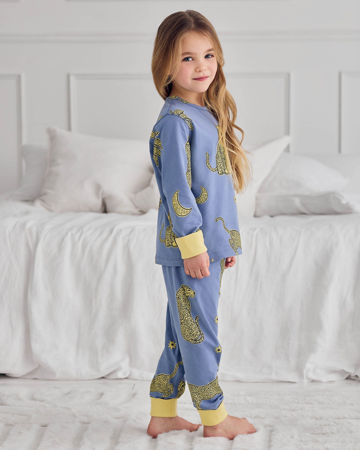 model note: Fiadh is 3'7" and is wearing a UK 5-6