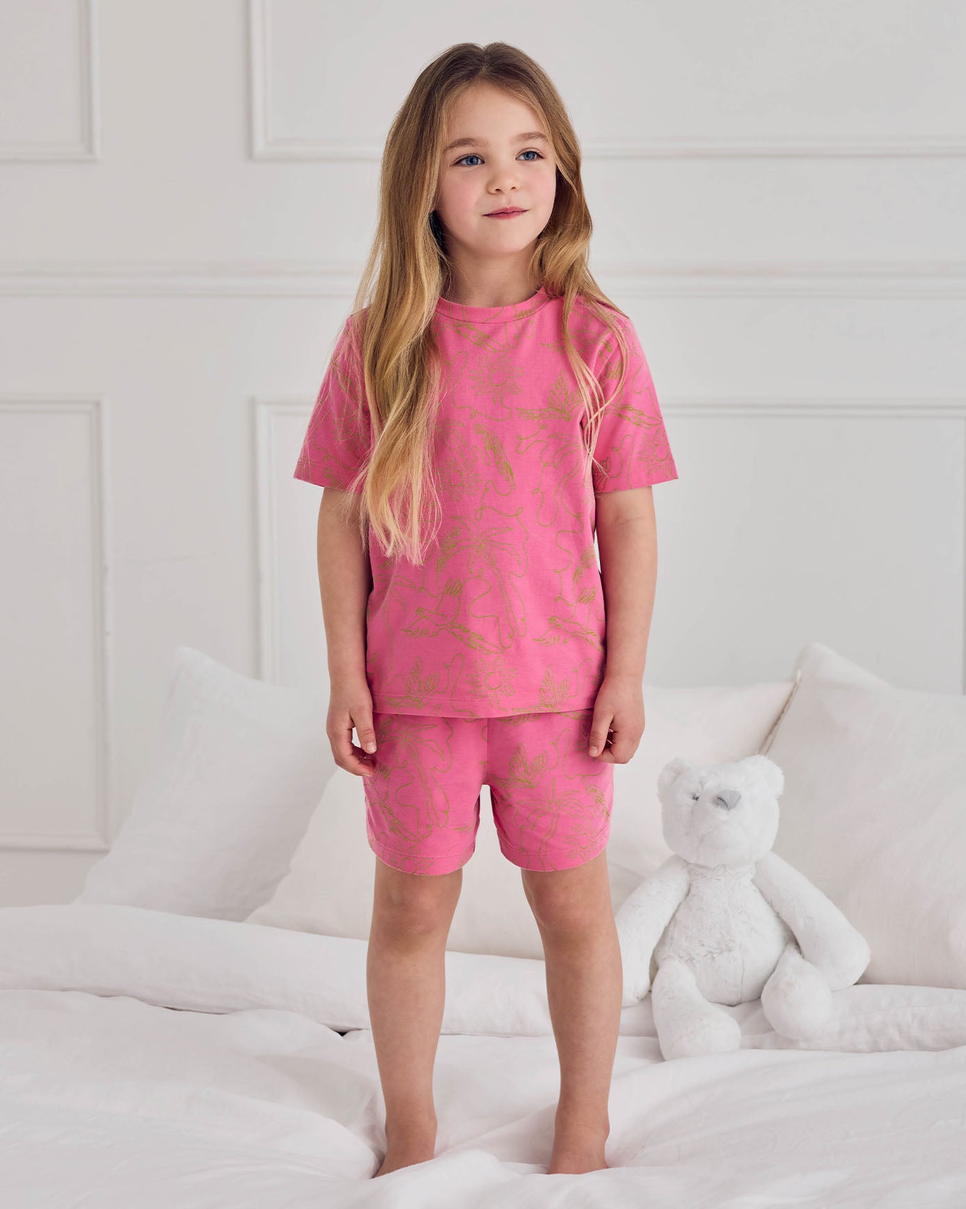 model note: Fiadh is 3'7" and is wearing a UK 5-6