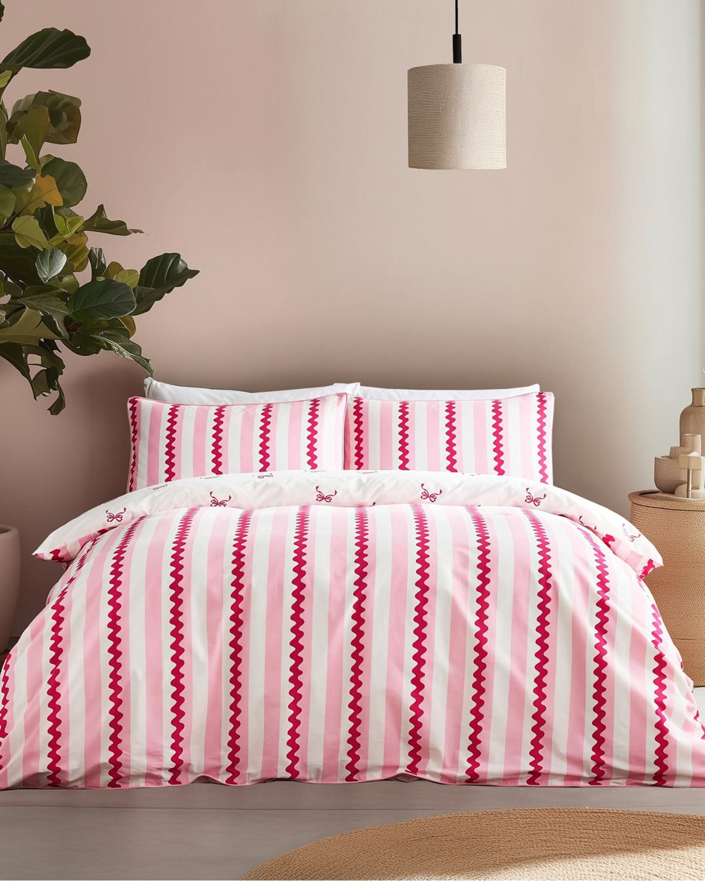 Cotton Wavy Stripe / Bow Print Reversible Bedding Set - Pink