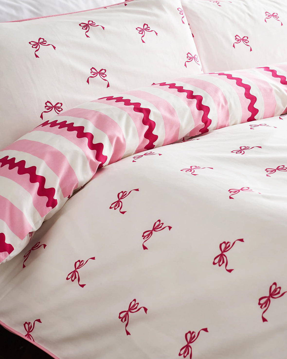 Cotton Wavy Stripe / Bow Print Reversible Bedding Set - Pink