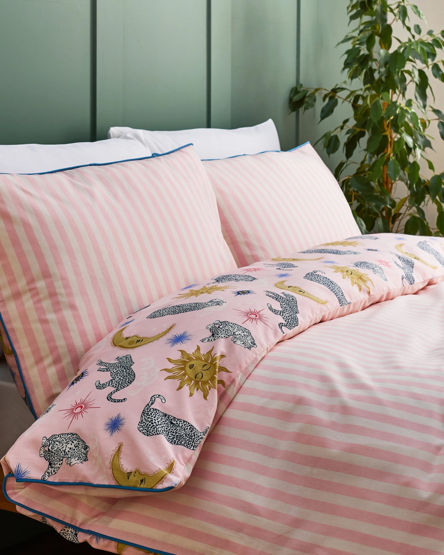 Cotton Celestial Leopard Print Reversible Bedding Set