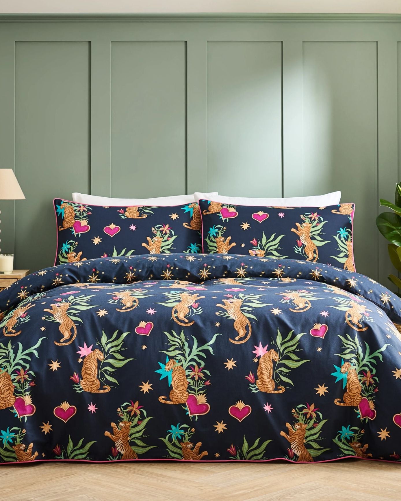 Cotton Enchanted Tiger / Twinkling Sky Print Reversible Bedding Set