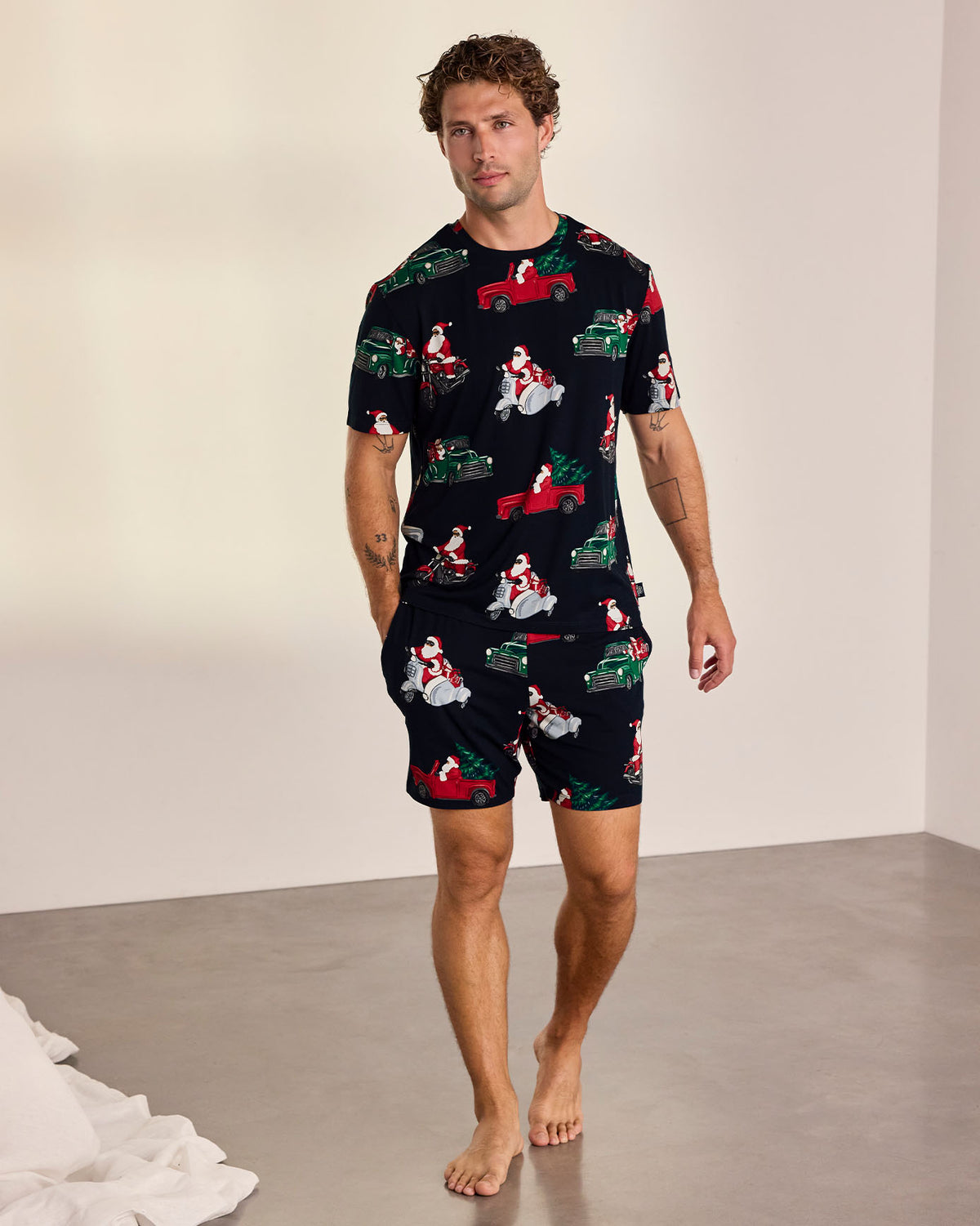 model note: Declan is 6'1" and is wearing a UK M