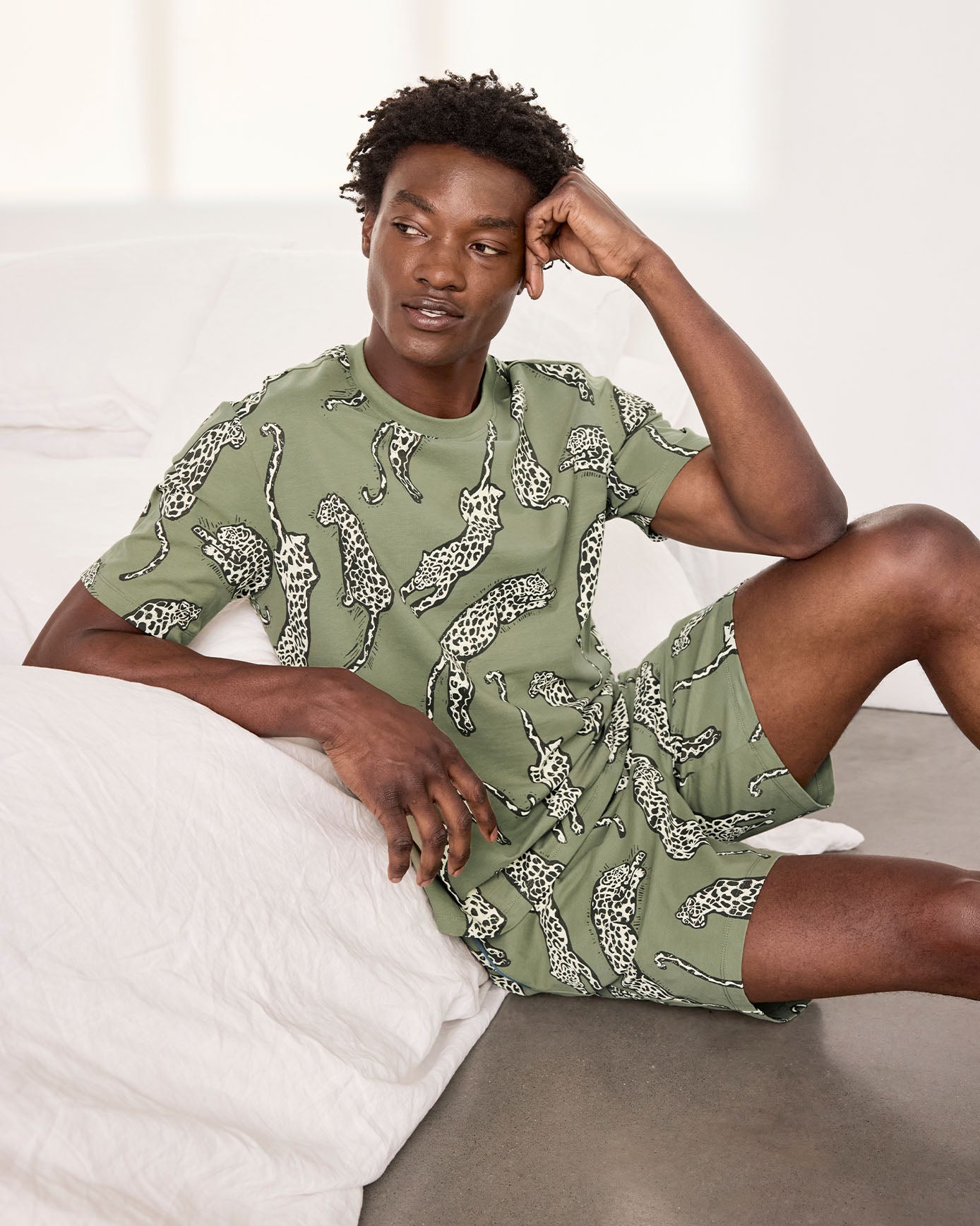 model note: George is 6'2" and is wearing a UK M