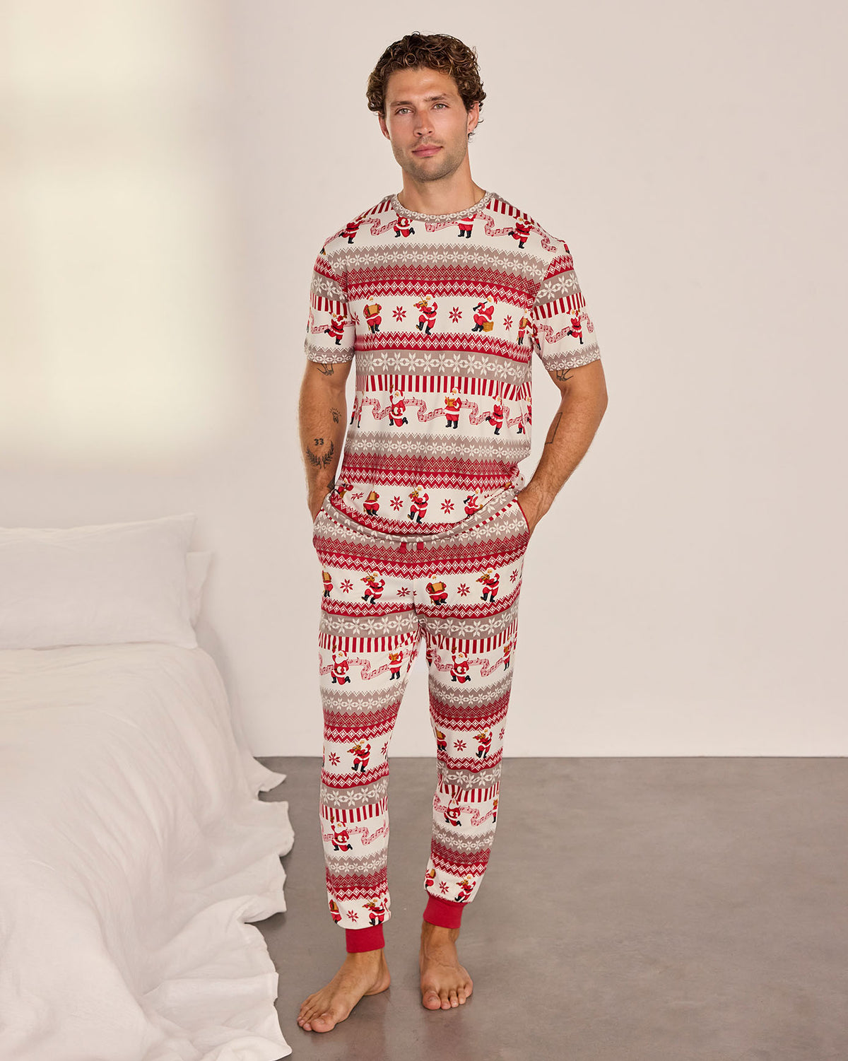 model note: Declan is 6'1" and is wearing a UK M