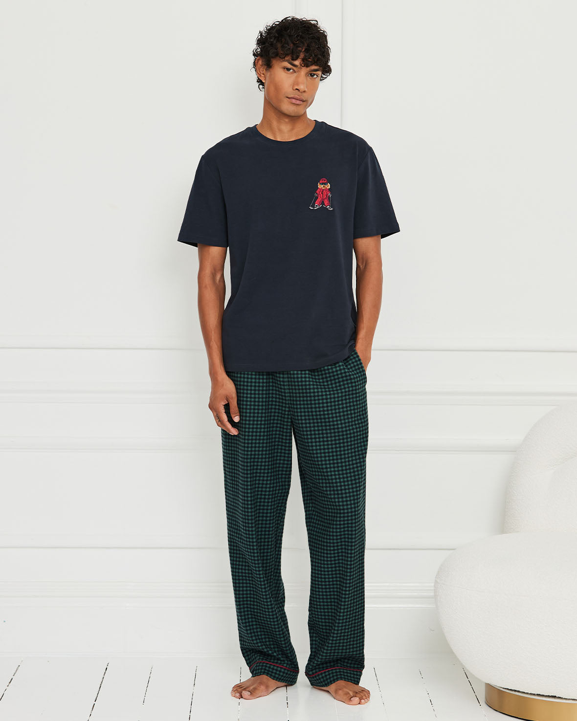 model note: Robin is 6ft 2'' and is wearing a size M