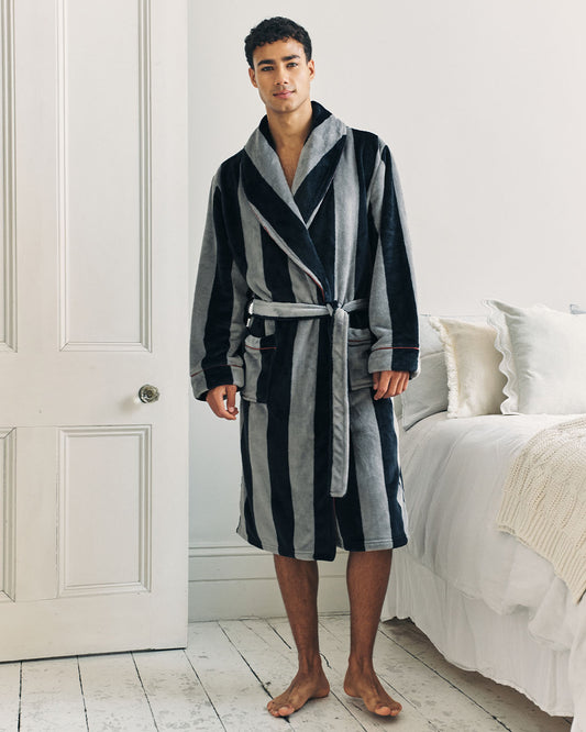 model note: Blake is 6ft and is wearing size M