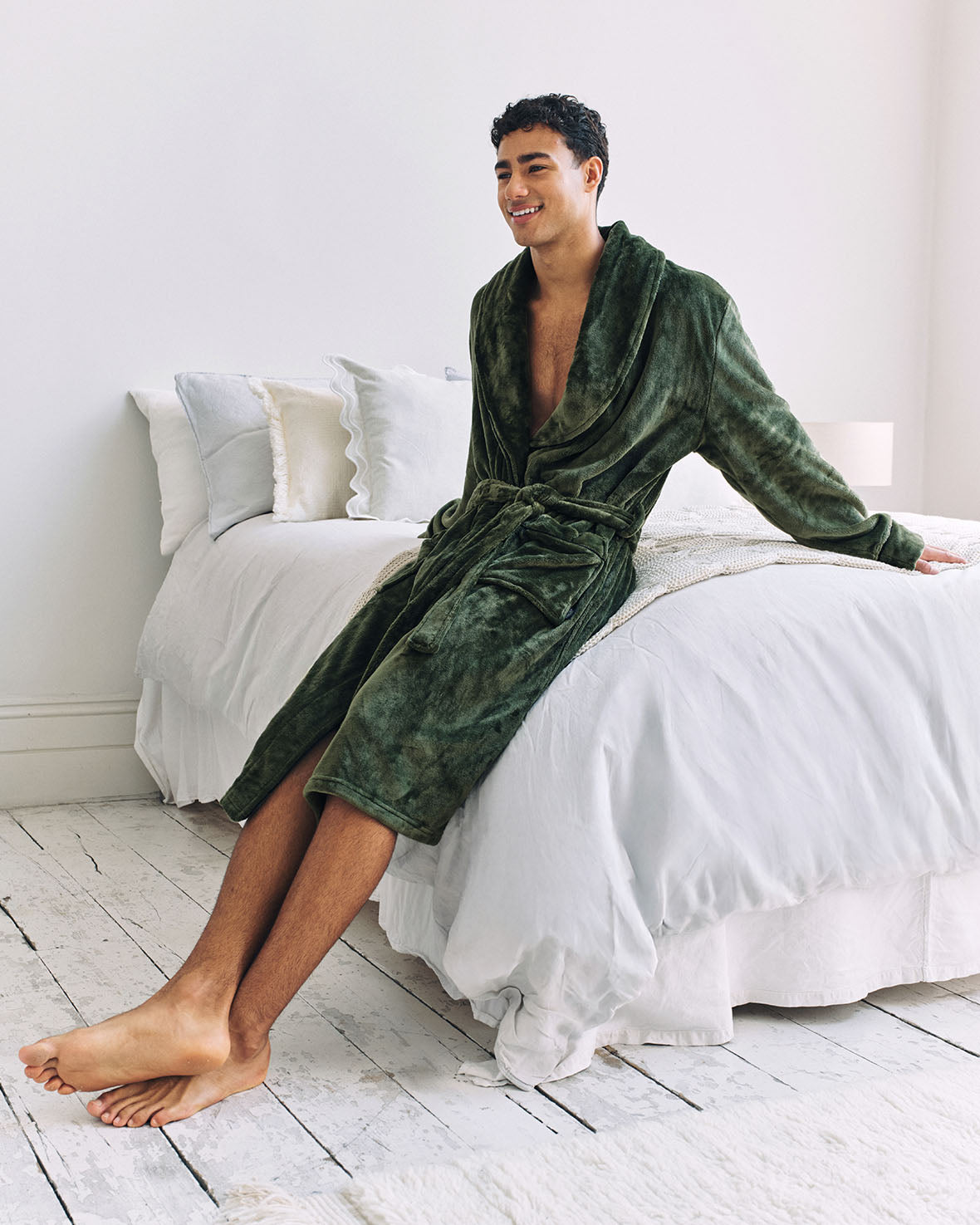 model note: Blake is 6ft and is wearing a size M