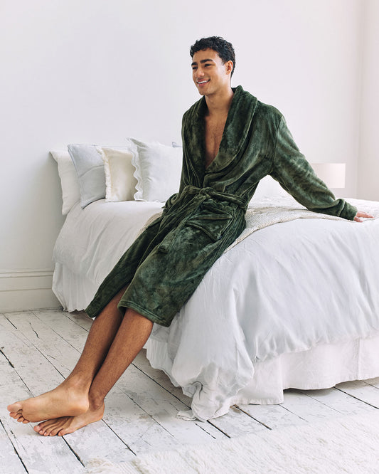 model note: Blake is 6ft and is wearing a size M