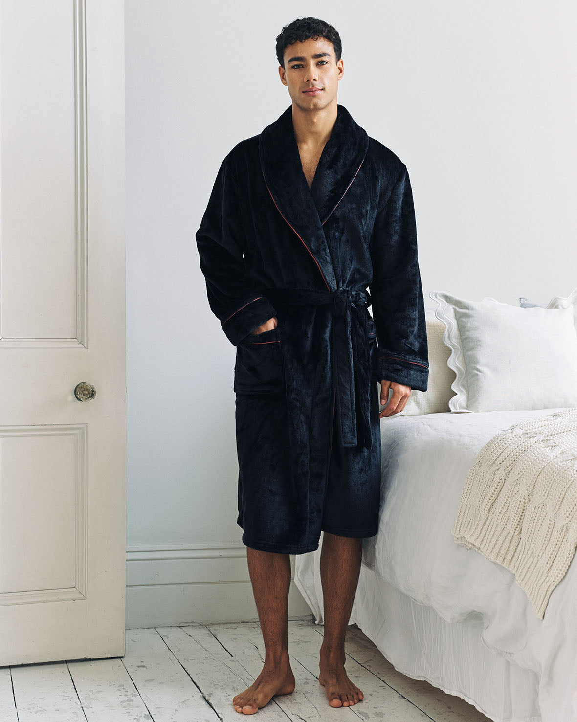 model note: Blake is 6ft and is wearing size M