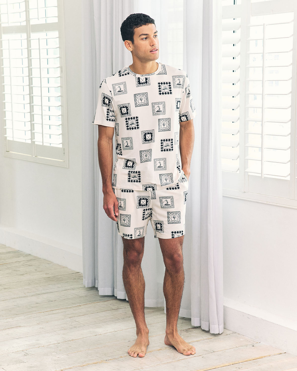 model note: Marlow is 6ft 2.5" and is wearing a size M