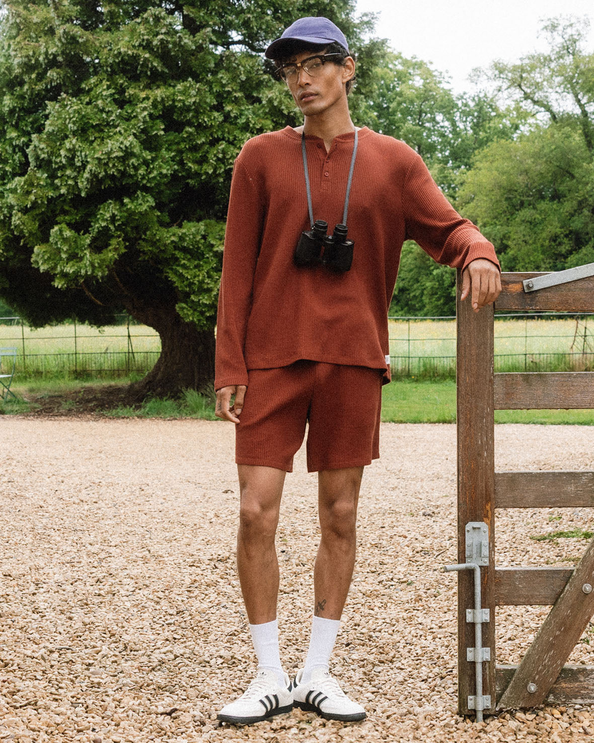 model note: Robin is 6ft 2” and is wearing a size M