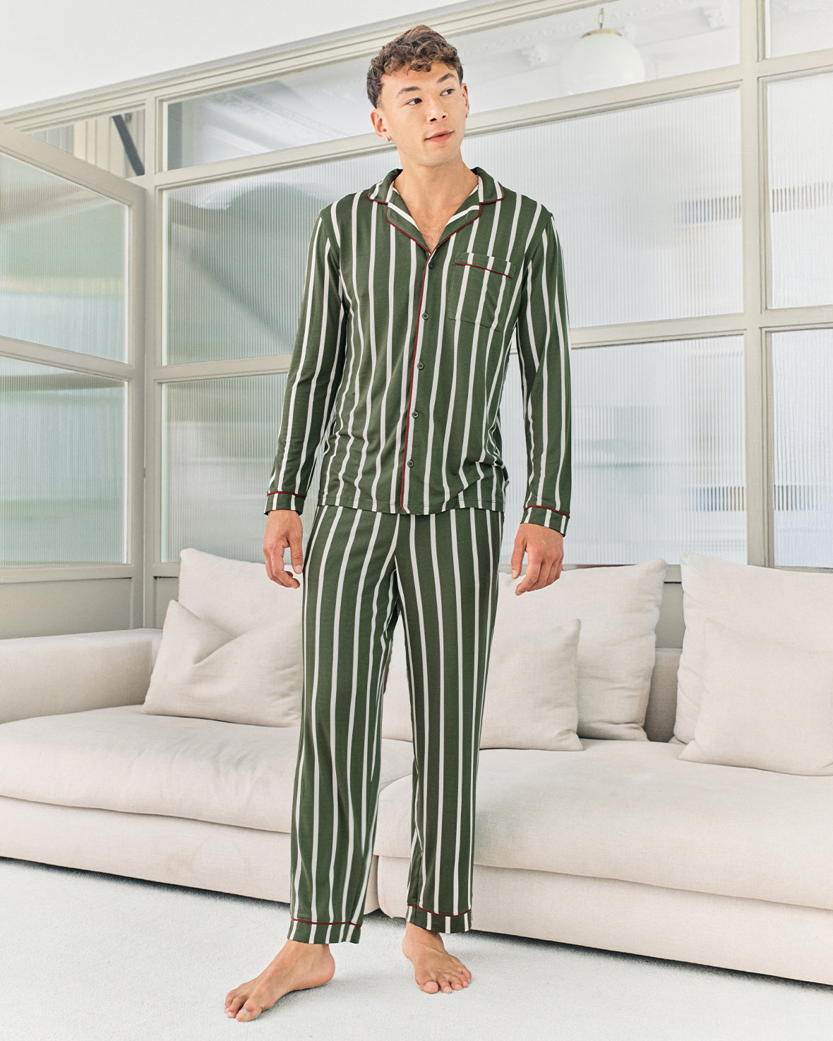 model note: Marcus is 6ft 3" and is wearing size M