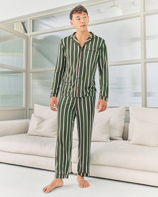 model note: Marcus is 6ft 3" and is wearing size M