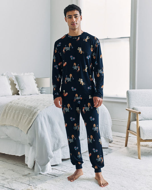 model note: Blake is 6ft and is wearing size M