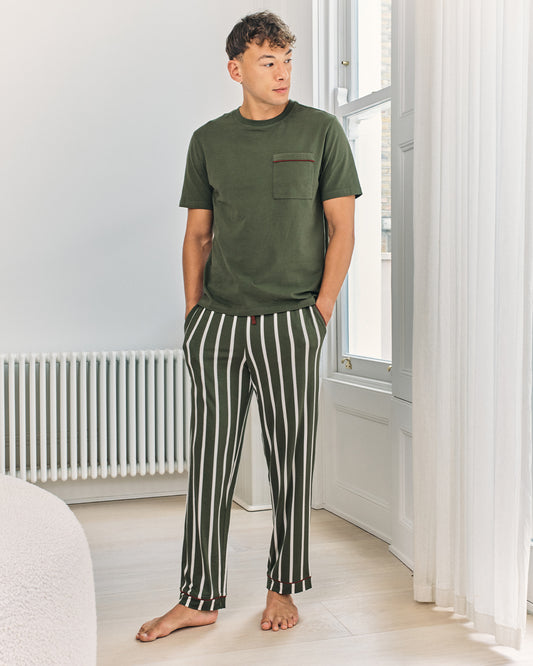 model note: Marcus is 6ft 3" and is wearing size M