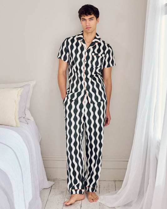 model note: Evans is 6' 2.5'' and is wearing a size M