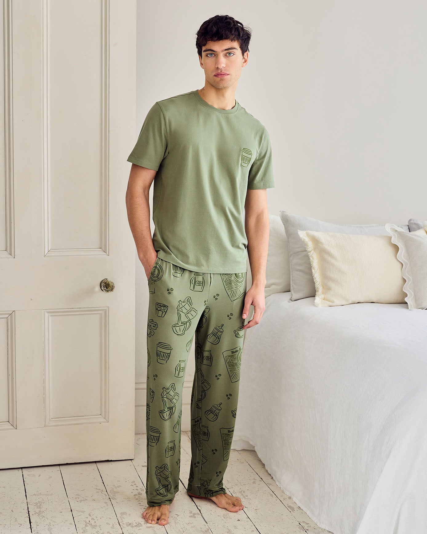 model note: Evans is 6' 2.5'' and is wearing a size M