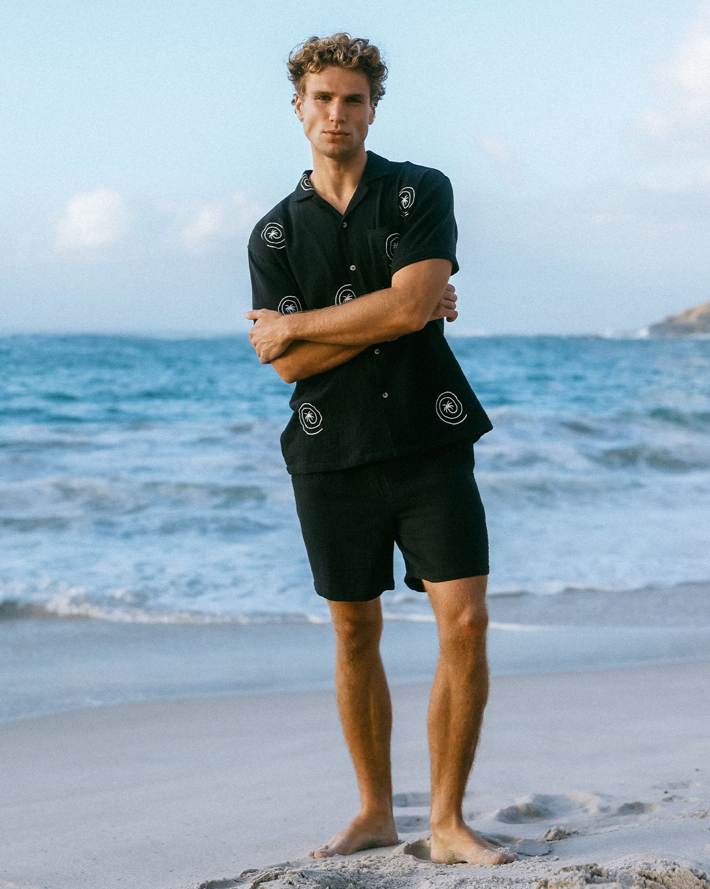 model note: Luc is 6’0” and is wearing a size M