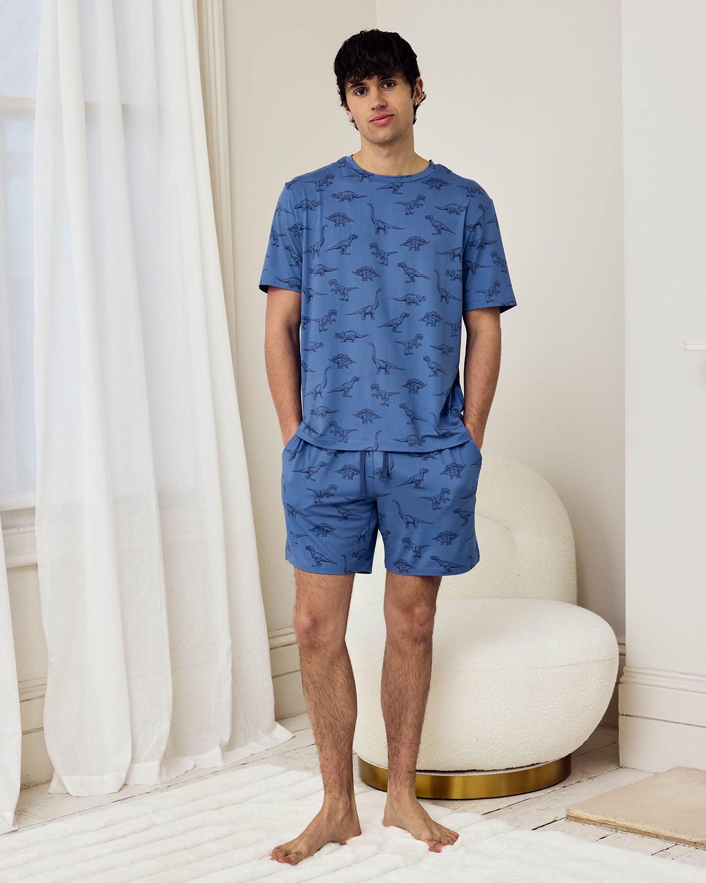 model note: Gabriel is 6'1 and is wearing a UK M