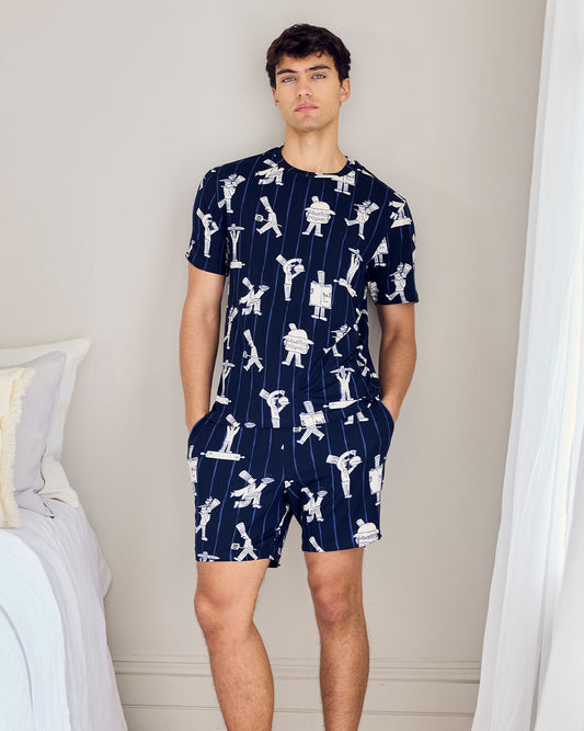 model note: Evans is 6' 2.5'' and is wearing a size M