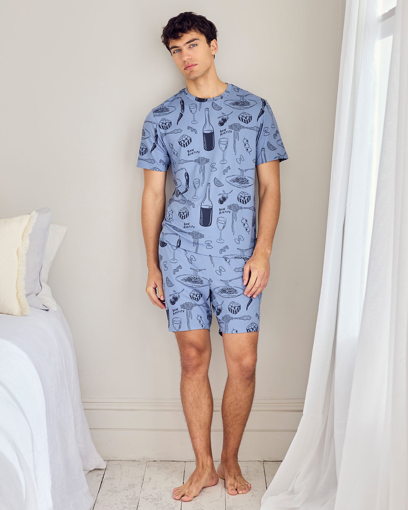 model note: Evans is 6' 2.5'' and is wearing a size M