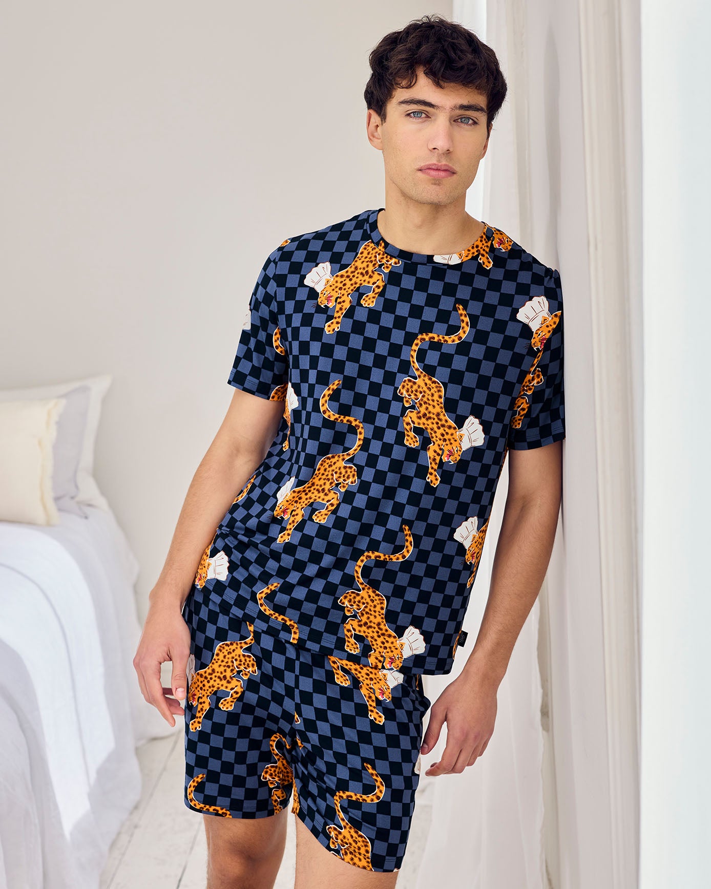 model note: Evans is 6' 2.5'' and is wearing a size M