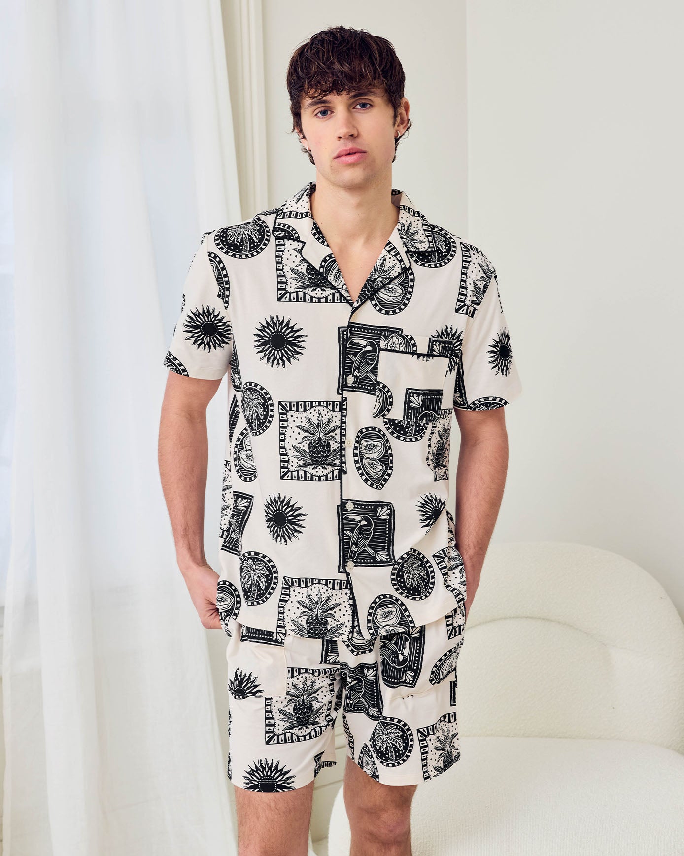 model note: Gabriel is 6'1 and is wearing a UK M