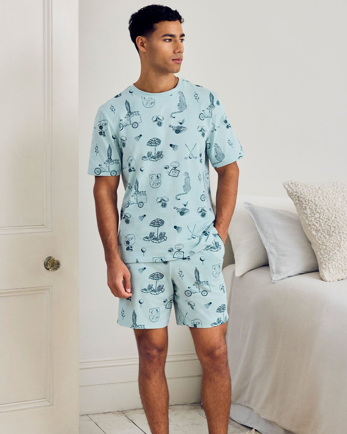 model note: Blake is 6ft and is wearing size M 