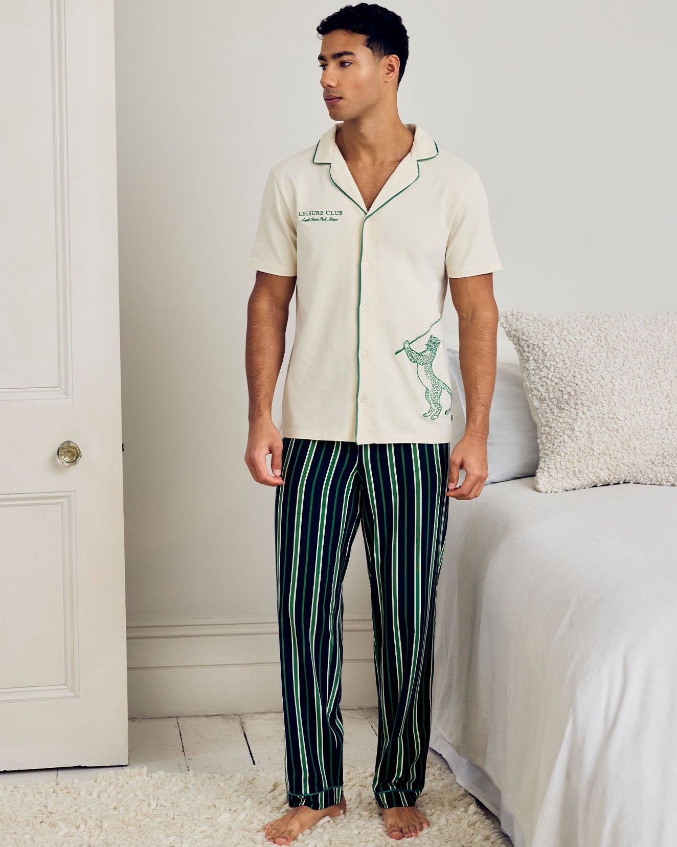 model note: Blake is 6ft and is wearing size M 