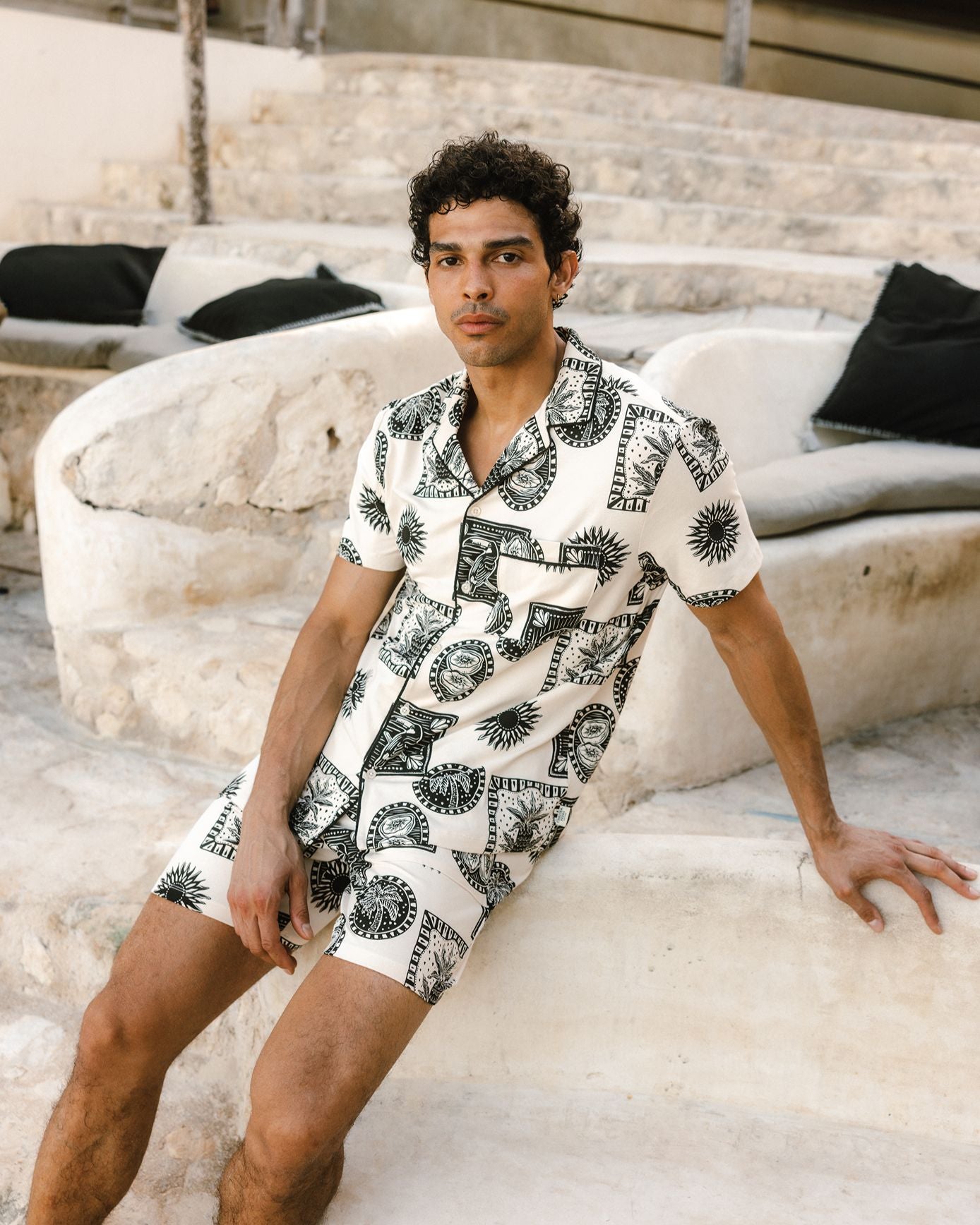 model note: Blake is 6'3 and is wearing a size M