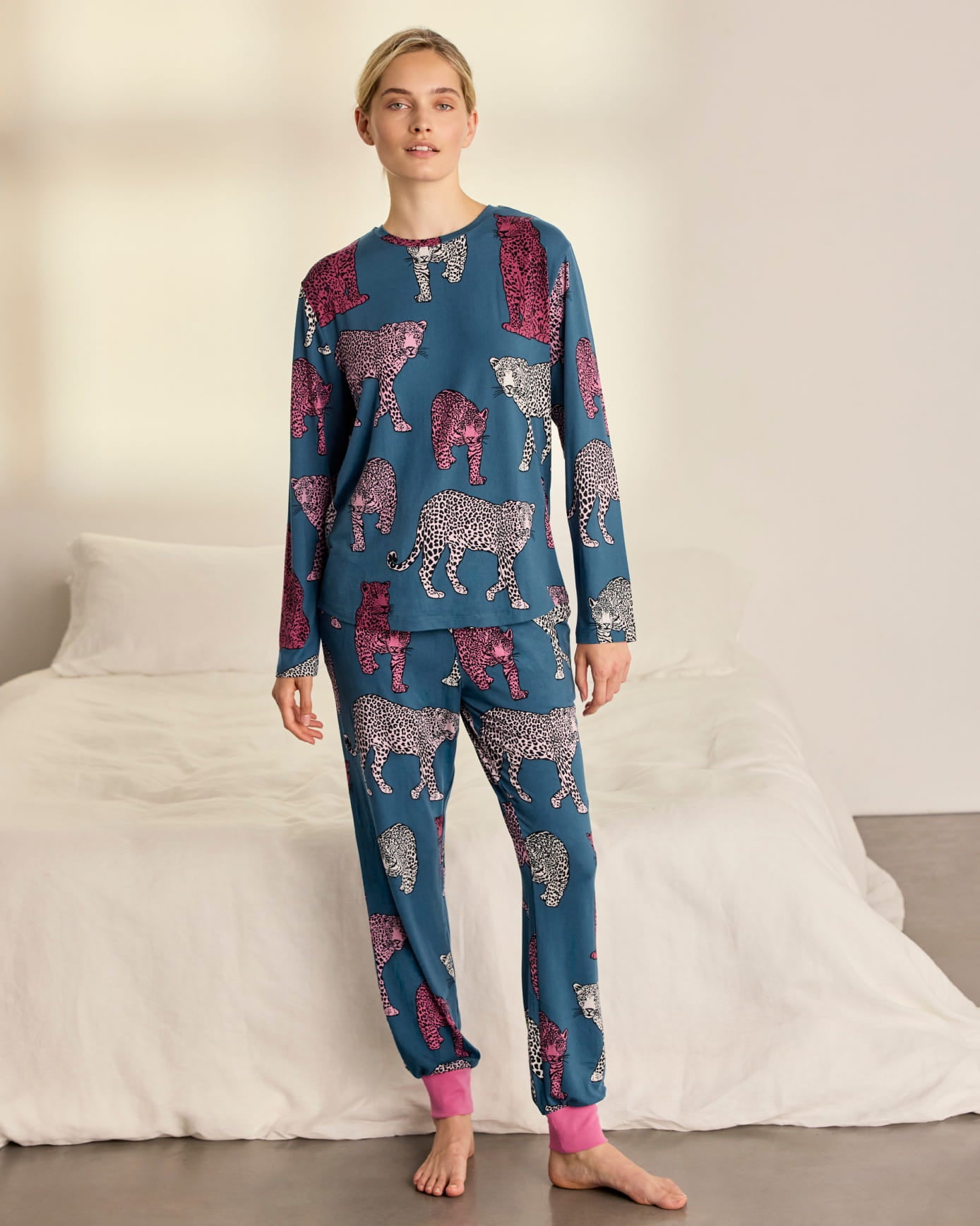 model note: Laura is 5'8.5" and is wearing a UK 10