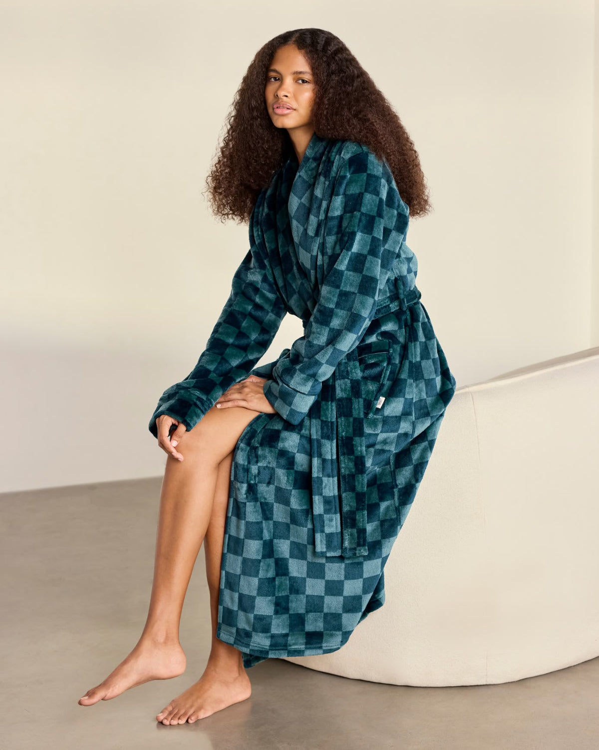 model note: Valeria is 5'7" and is wearing a UK 10