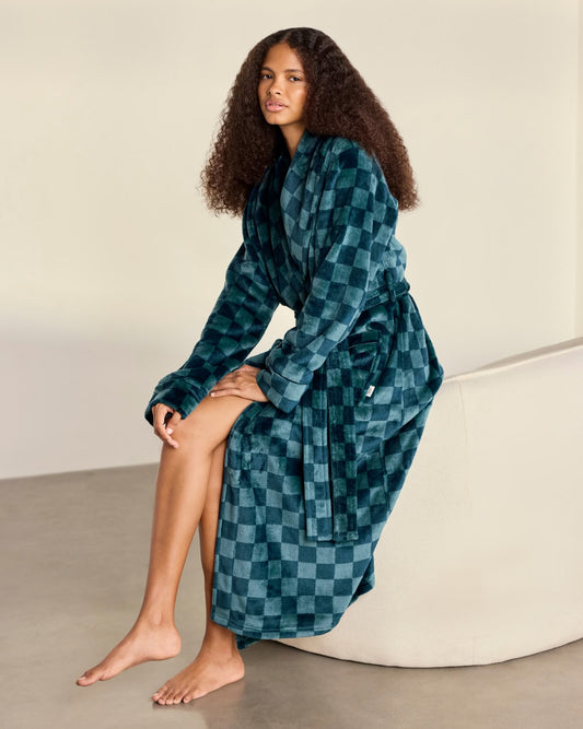 model note: Valeria is 5'7" and is wearing a UK 10