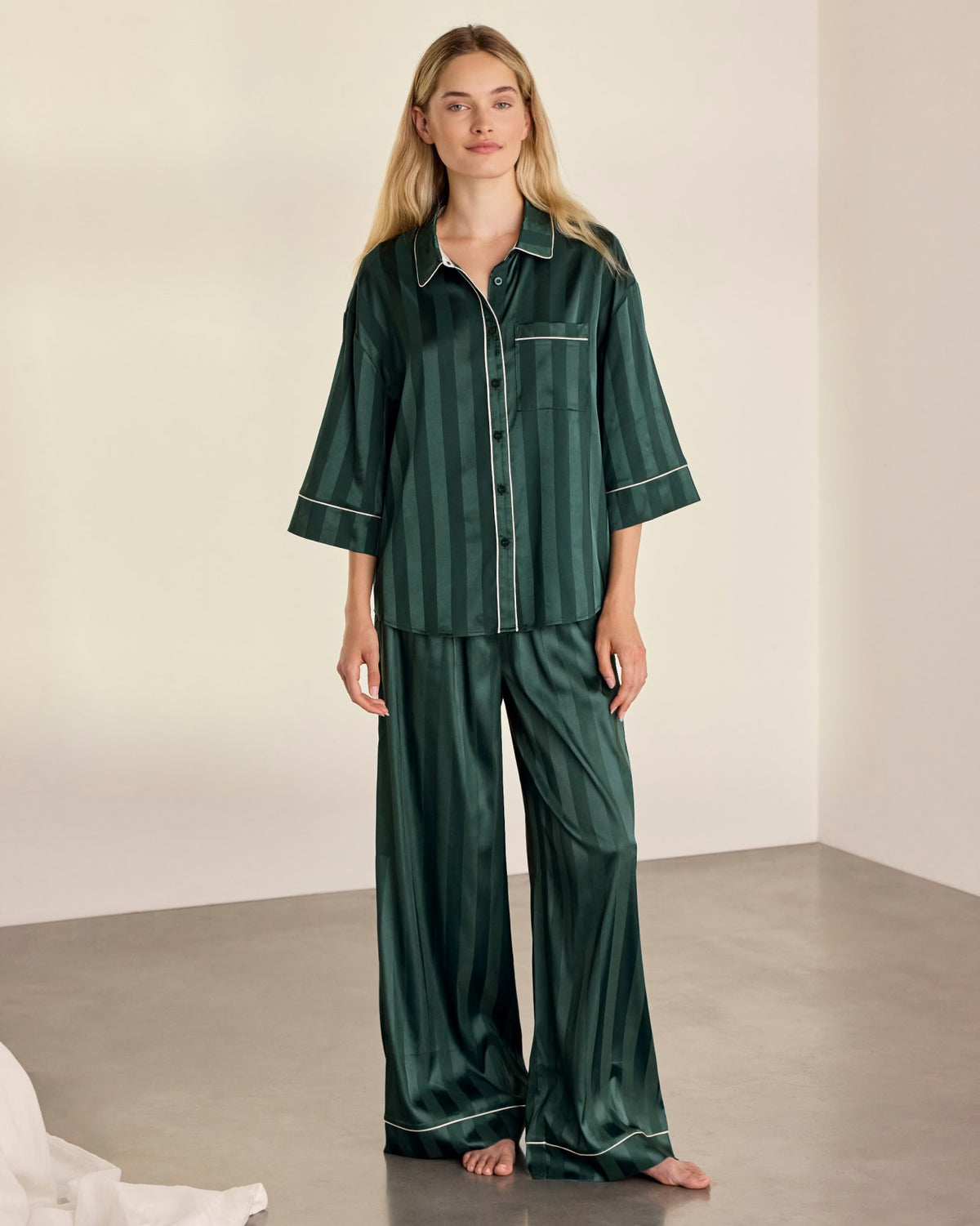 model note: Laura is 5'8.5" and is wearing a UK 10