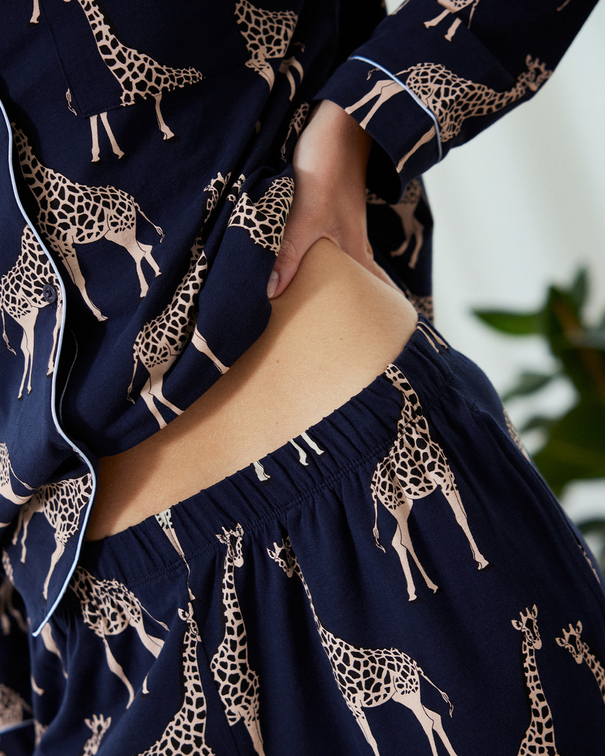 Organic Cotton Giraffe Print Long Pyjama Set Navy – Chelsea Peers