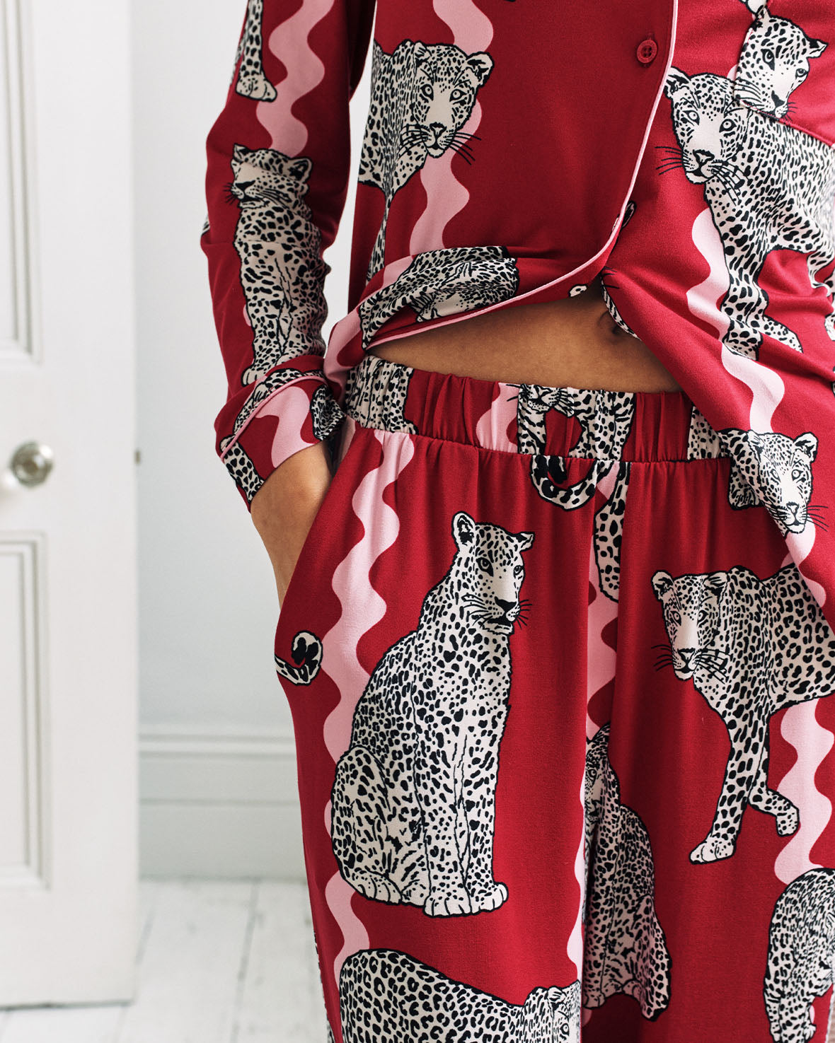 Snow Leopard Wavy Stripe Print Long Pyjama Set