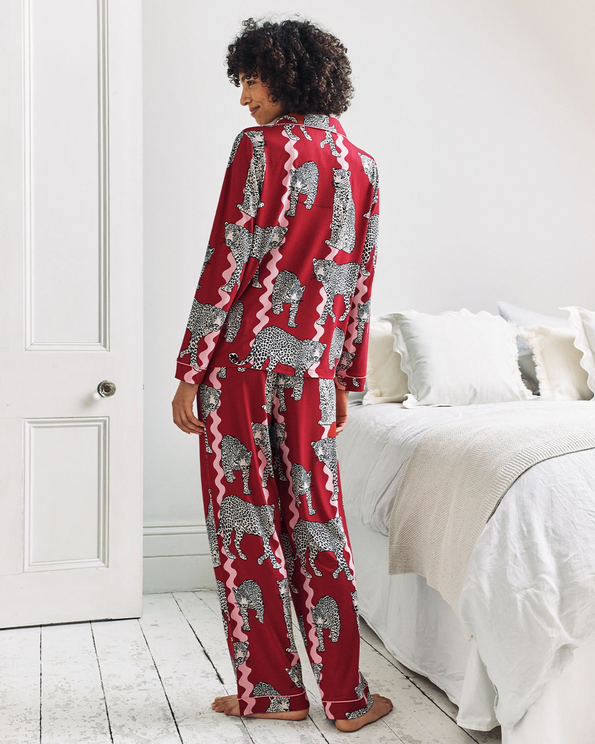 Snow Leopard Wavy Stripe Print Long Pyjama Set