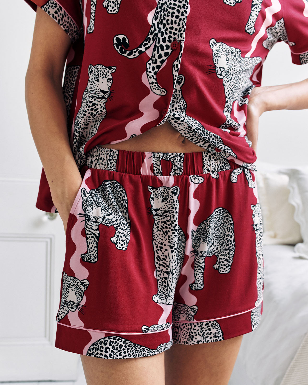 Snow Leopard Wavy Stripe Print Short Pyjama Set