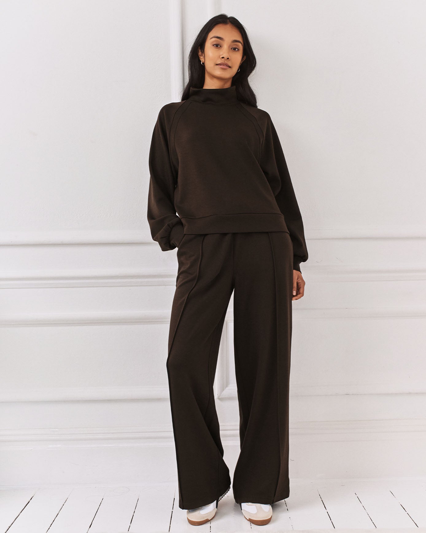 LuxeComfort Scuba Jogger - Brown