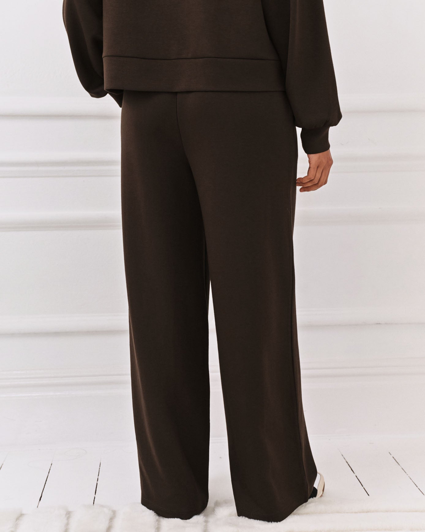 LuxeComfort Scuba Jogger - Brown