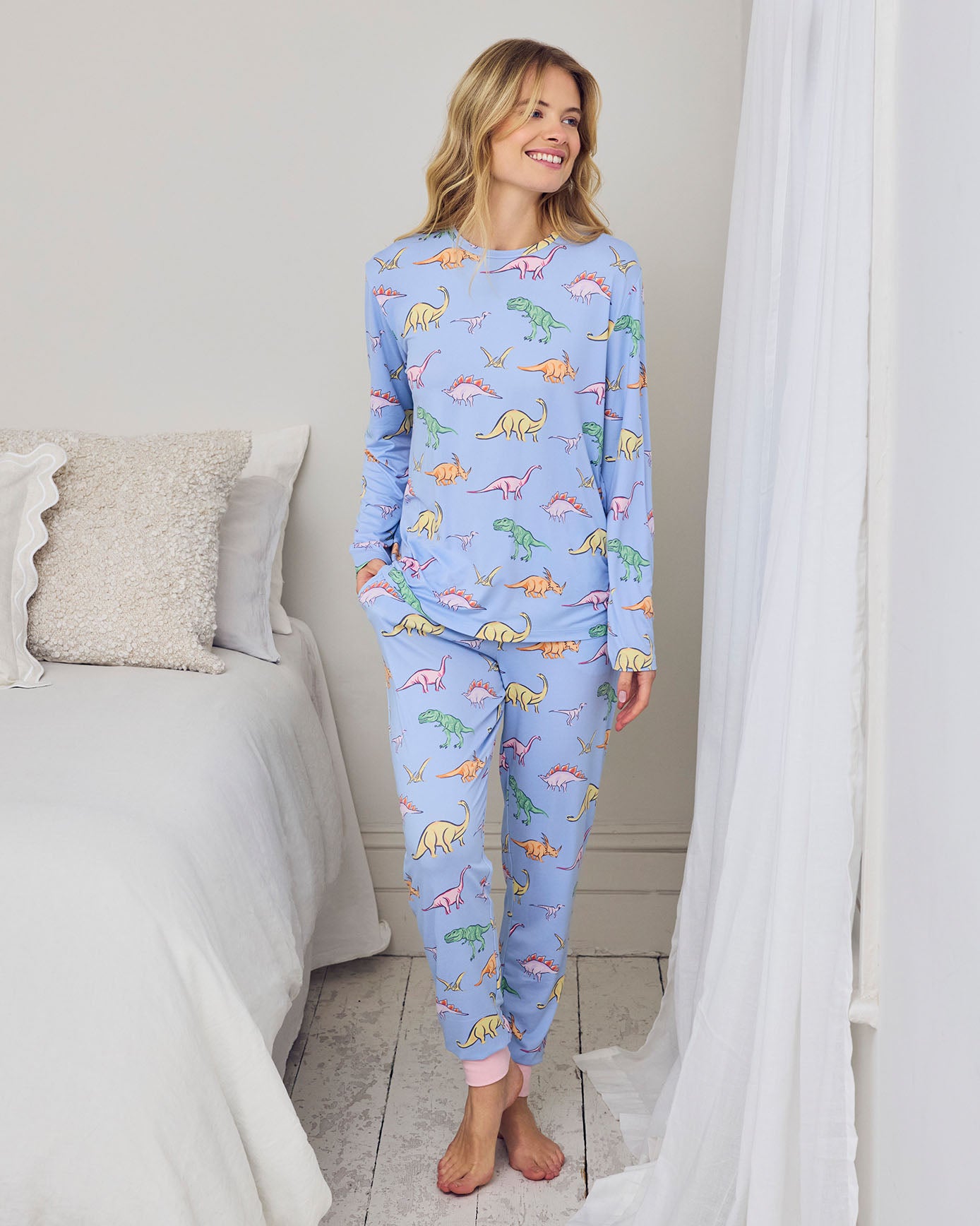 model note: Charlie is 5'8" and is wearing a size 10