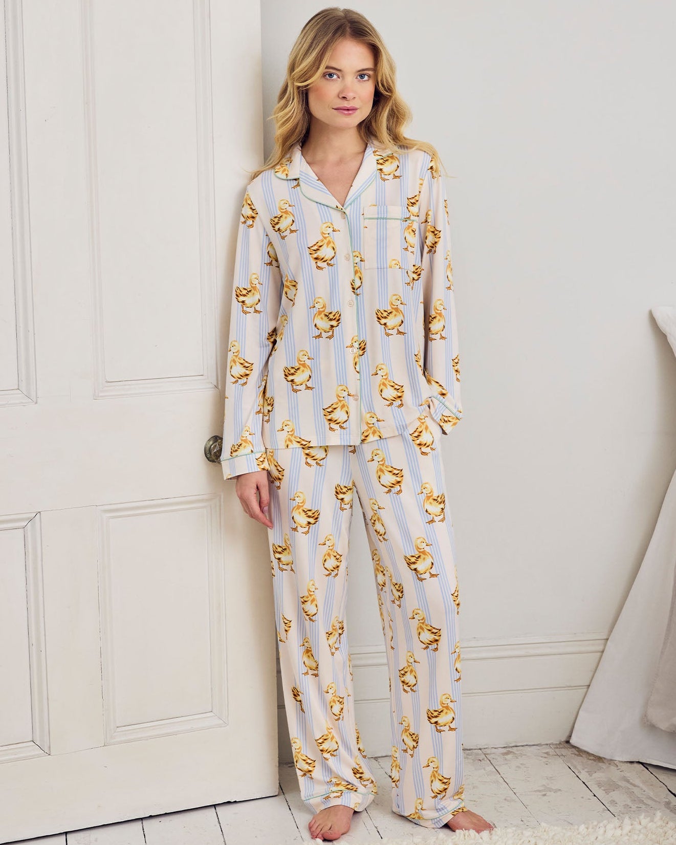 model note: Charlie is 5'8" and is wearing a size 10