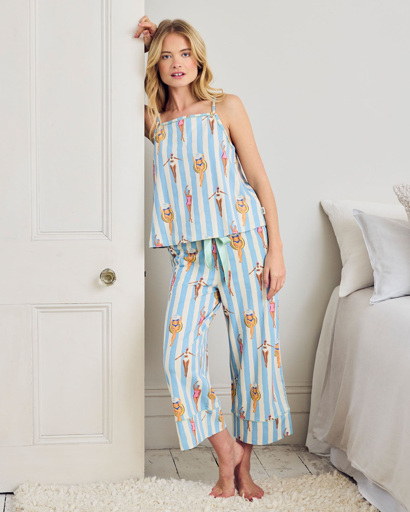 model note: Charlie is 5'8" and is wearing a size 10